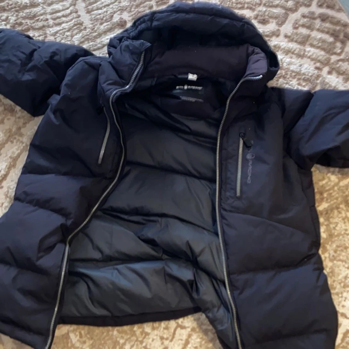 Jätte bra kvalite på jackan och bara använd 2-3 gånger