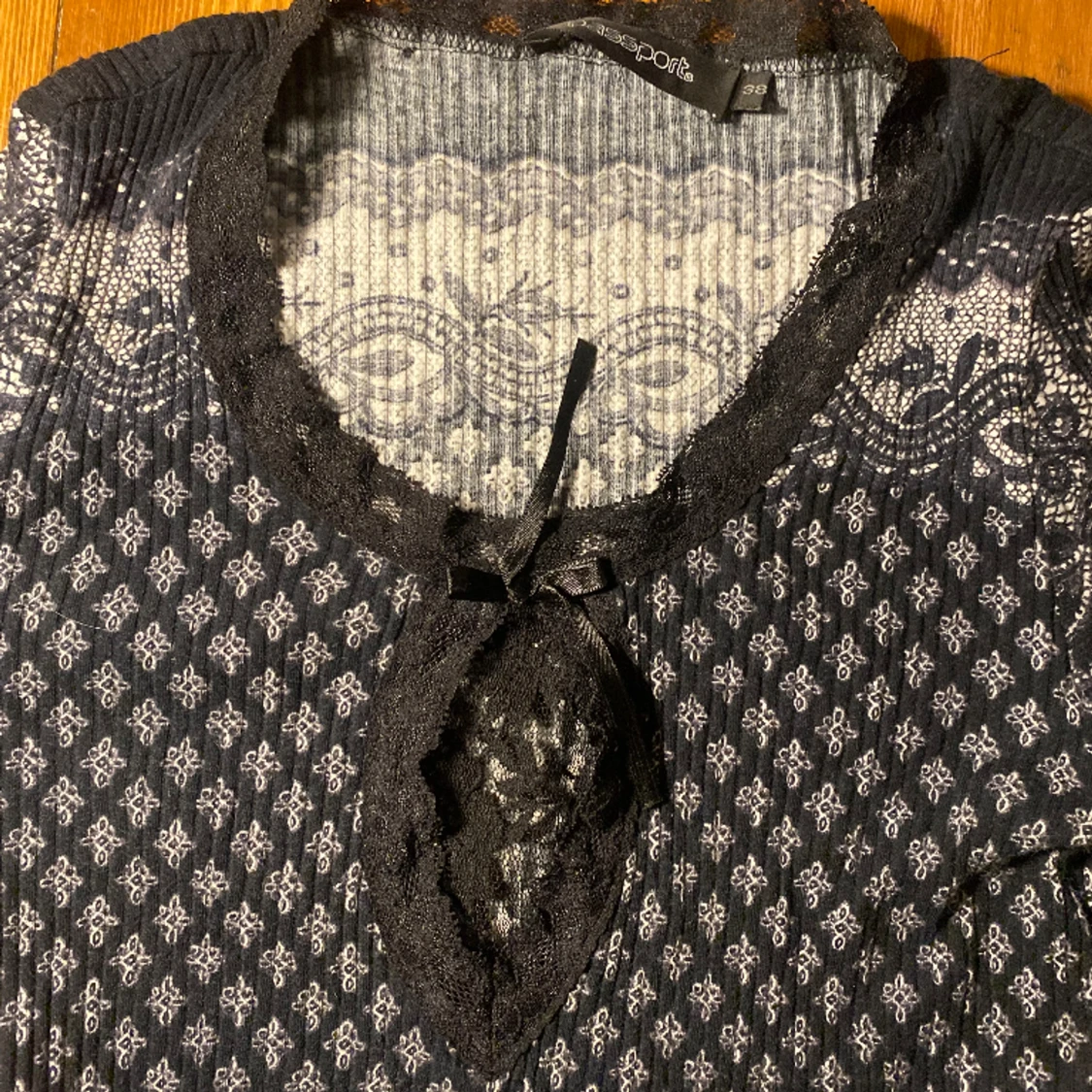 Söt tröja med coola detaljer  - 91