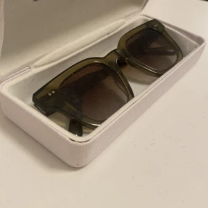 Chimi gröna 04 - Säljer mina jättefina chimi glasögon som är i väldigt bra skick!🥰