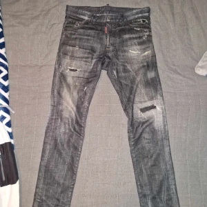 DSQUARED2 Jeans  - DSQUARED2 (Äkta kvitto finnns) Använda fåtal gånger. Nyskick!