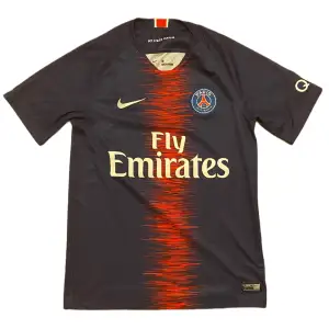 Paris Saint Germains officiella hemmatröja från 2018 i nyskick.