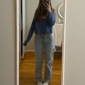 Lågmidjade jeans - Jeansen är från Gina tricot, storlek 34, använt få gånger, nypris 500 kr