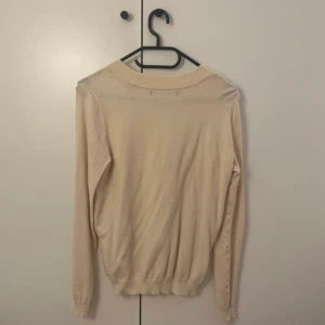 Stickad tröja - Väldigt fin 