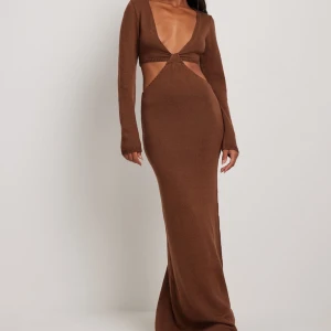  NA-KD - Klänning från NA-KD HELT NY MED TAG.  Storlek xs/s  Nytt pris 799kr Mitt pris 500kr