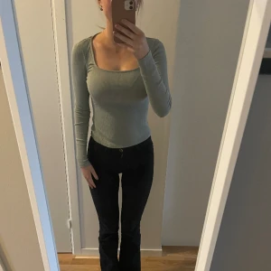 Långärmad - Super fin ljus grön ribbad tröja! Strl S  Säljer pga använder inte längre💗 Inga defekter