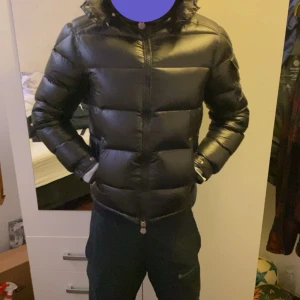 Moncler maya  - Svart moncler maya i storlek 1 utan skador alls 