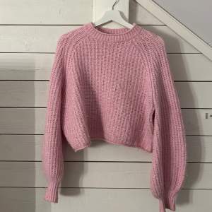 Säljer denna rosa stickade tröjan från zara!