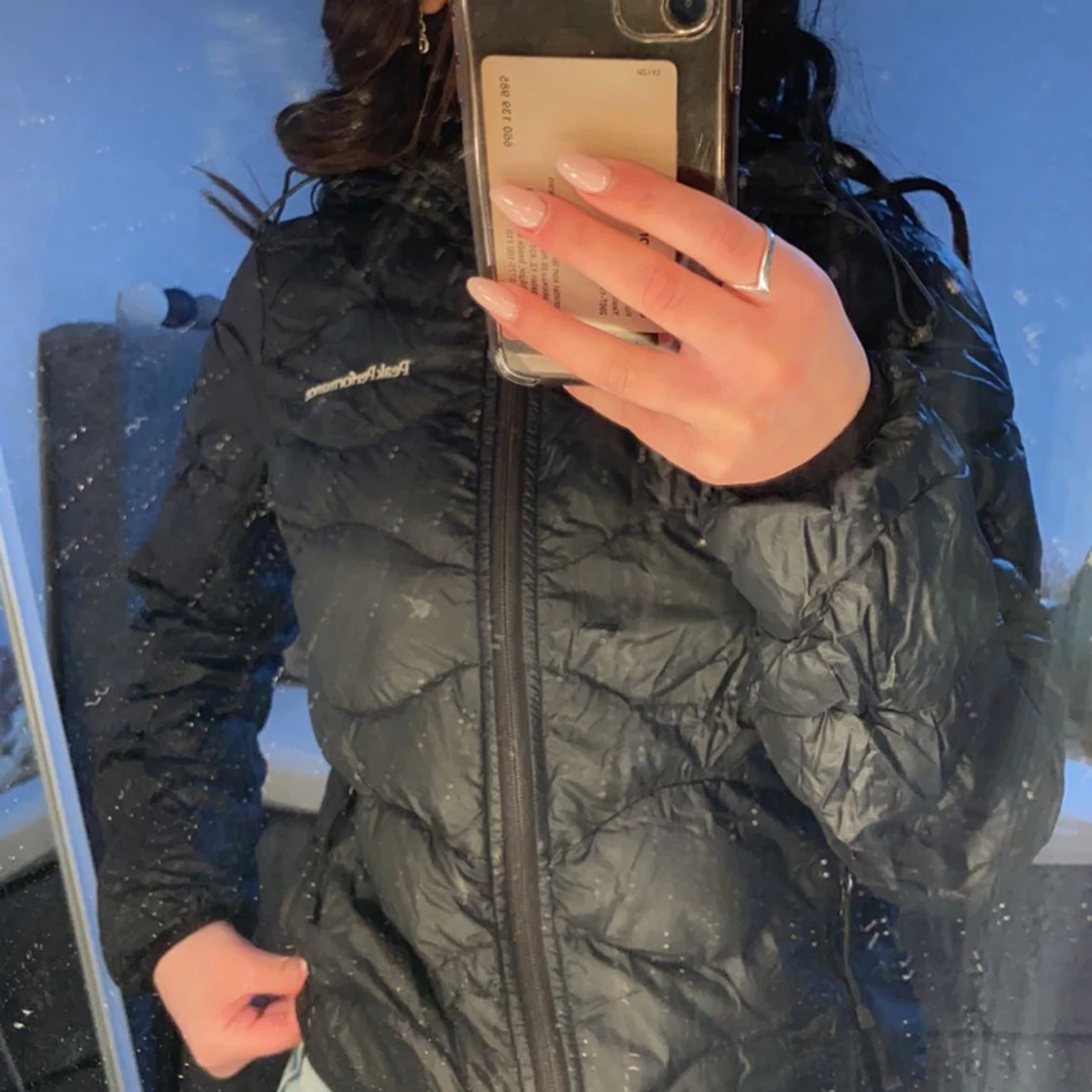 svart peakperformance jacka