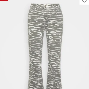 Zabre mönster jeans - Snygga jeans från guss m zebra mönster otroligt gott skick använda 2grr❤️