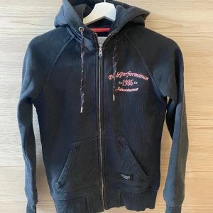 Peak hoodie XS - Svart peak performance luvtröja hoodie storlek XS/34