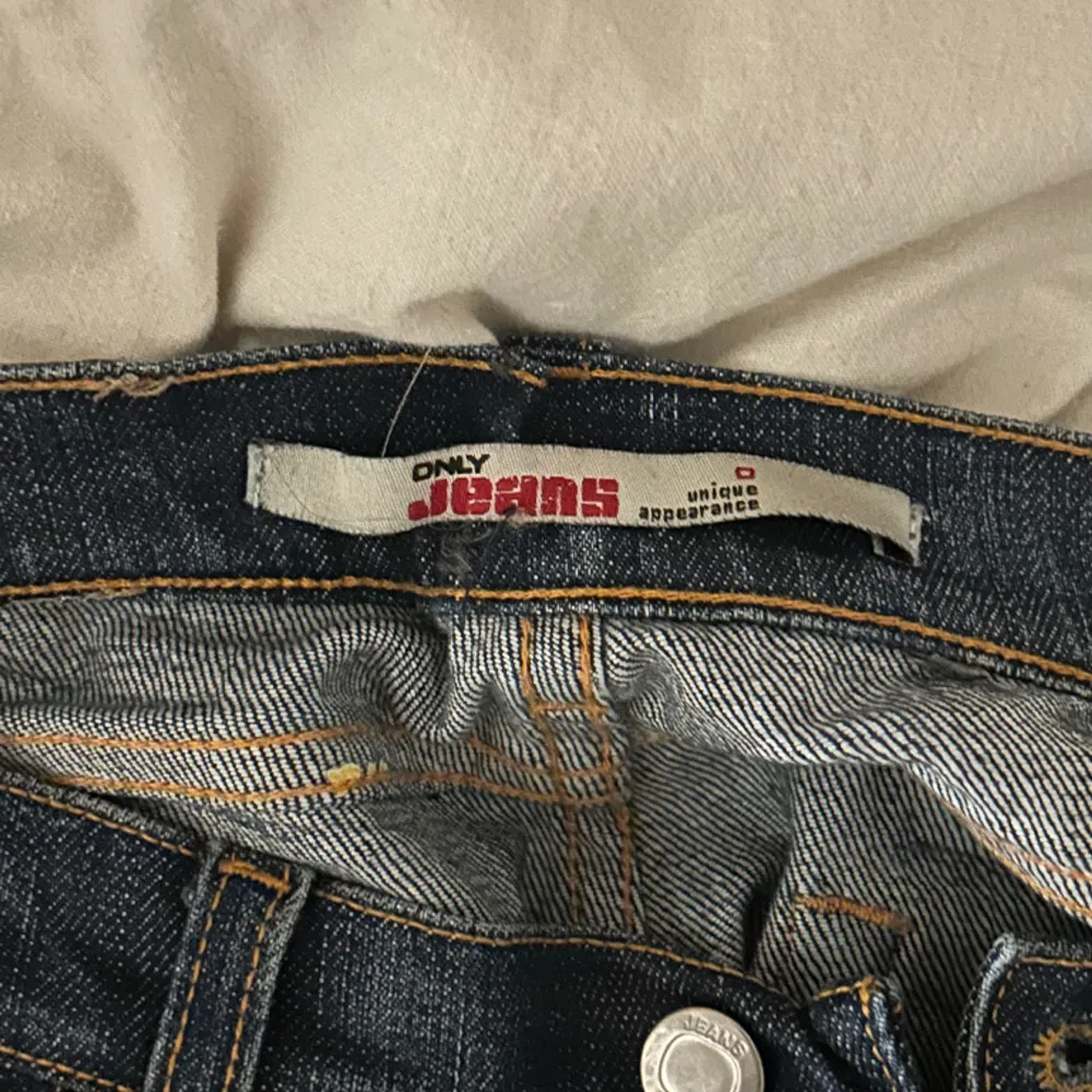 lågmidjade jeans från only i storlek xs 🩷 inga defekter . Jeans & Byxor.