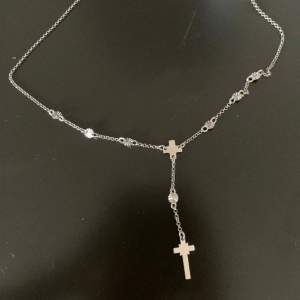 Halsband med kors 
