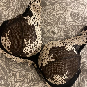 Intimissimi BH - Den trendiga BHn från intimissimi modellen GIOIA, köppt för 499kr för liten!! Storlek 75D