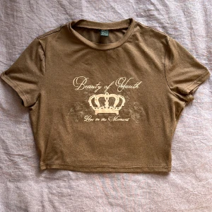 Magtröja - Supergullig kortärmad magtröja köpt på SHEIN. Nästan aldrig använts och inga synliga defekter💕 Hör av dig om du har några frågor💕