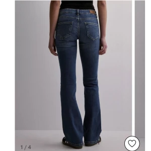 Only jeans - Säljer dom här jätte snygga jeansen då dom tyvärr var för stora, Dom är ändast använda en gång så i topp skick💕