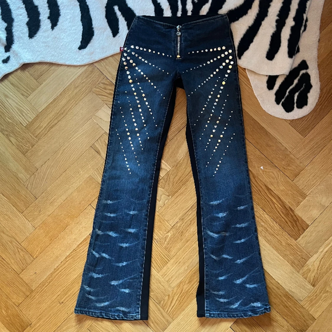 Lågmidjade jeans med strass