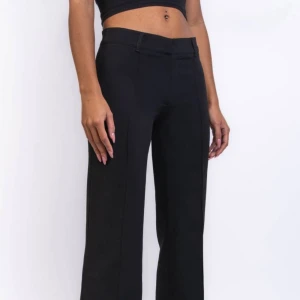 Kostymbyxor💞 - Jag säljer ett par jättefina kostymbyxor från madlady eftersom att det var förstora för mig🙏aldrig använda därför lapp kvar💗storlek w36 short⭐️nypris 649kr