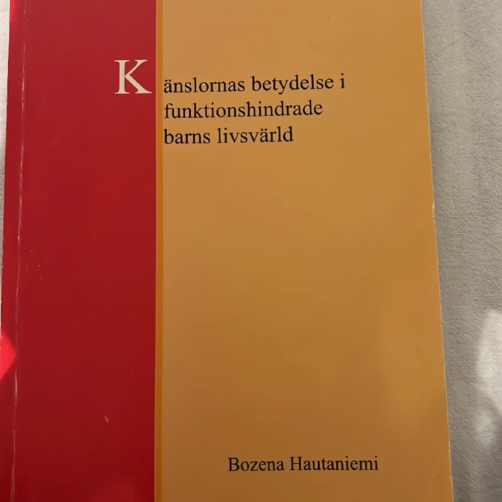 Oanvänd kurslitteratur ”Känslornas betydelse i funktionshindrade barns livsvärld”. Böcker.