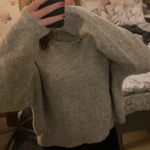 Grå stickad tröja - Nästan aldrig använd💕