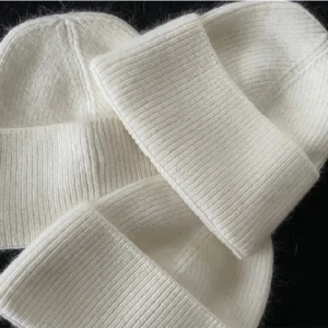 mössa - finns i grå och vit! onesize❤️