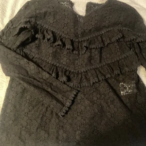 Blus - Skitfin svart blus