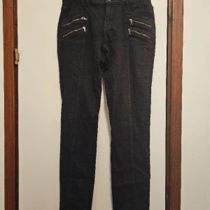 Svarta stretchjeans - Använda men i mycket gott skick