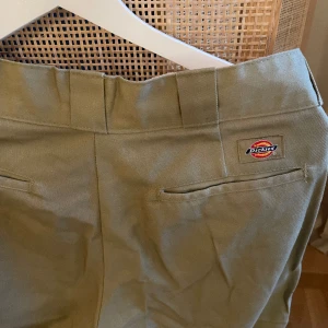 Dickes byxor - Dickies 874 med vida ben i väldigt fint skick. Storlek 31x32