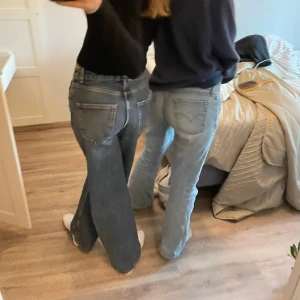 Midrise jeans - Använda fåtal gånger, skriv för fler frågor