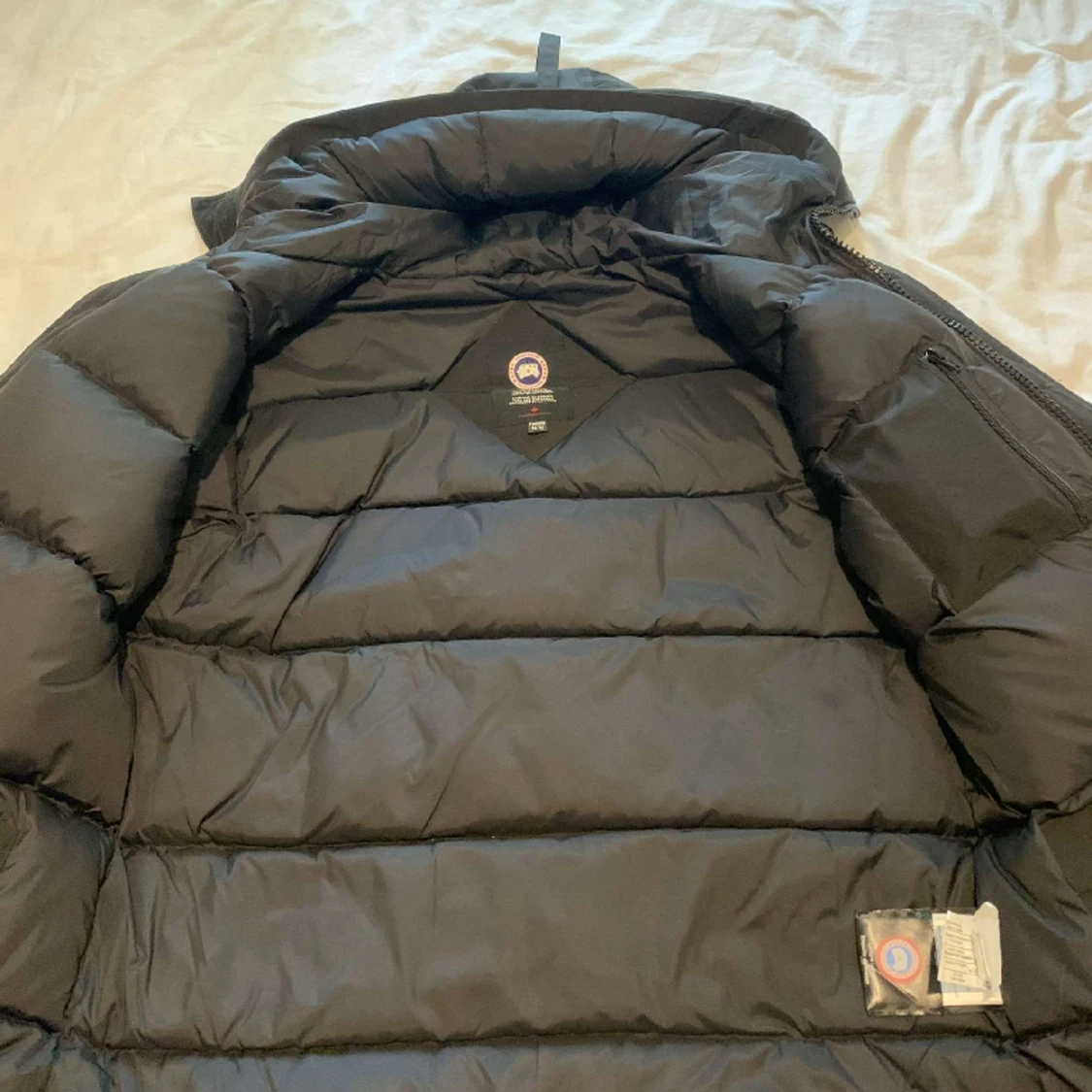 Tja tänkt o sälja canada goose jacka  - 90