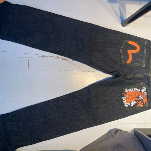 Evisu jeans  - Evisu jeans köpta på dubaimall för 4200kr andvända 2 gånger. Pris kan diskuteras.