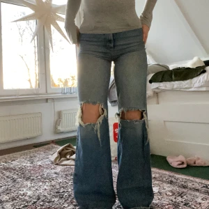 Jeans från Gina Tricot - Supersnygga jeans men tyvärr för små för mig! 