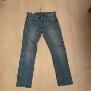 Ett par Levis jeans 501 i regular fit, 32/32. Nypris 1099kr. Mitt pris: 199kr.