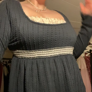 Tunika ROMWE - Jättefin och trendig!! Bra kvalitet🖤 Gör ont att sälja men jag behöver pengar🥲😂