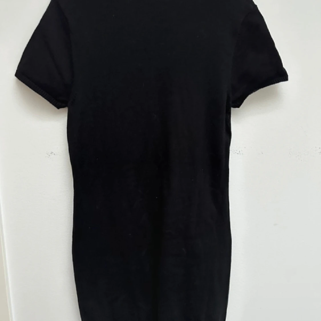 Svart stickad klänning - 91