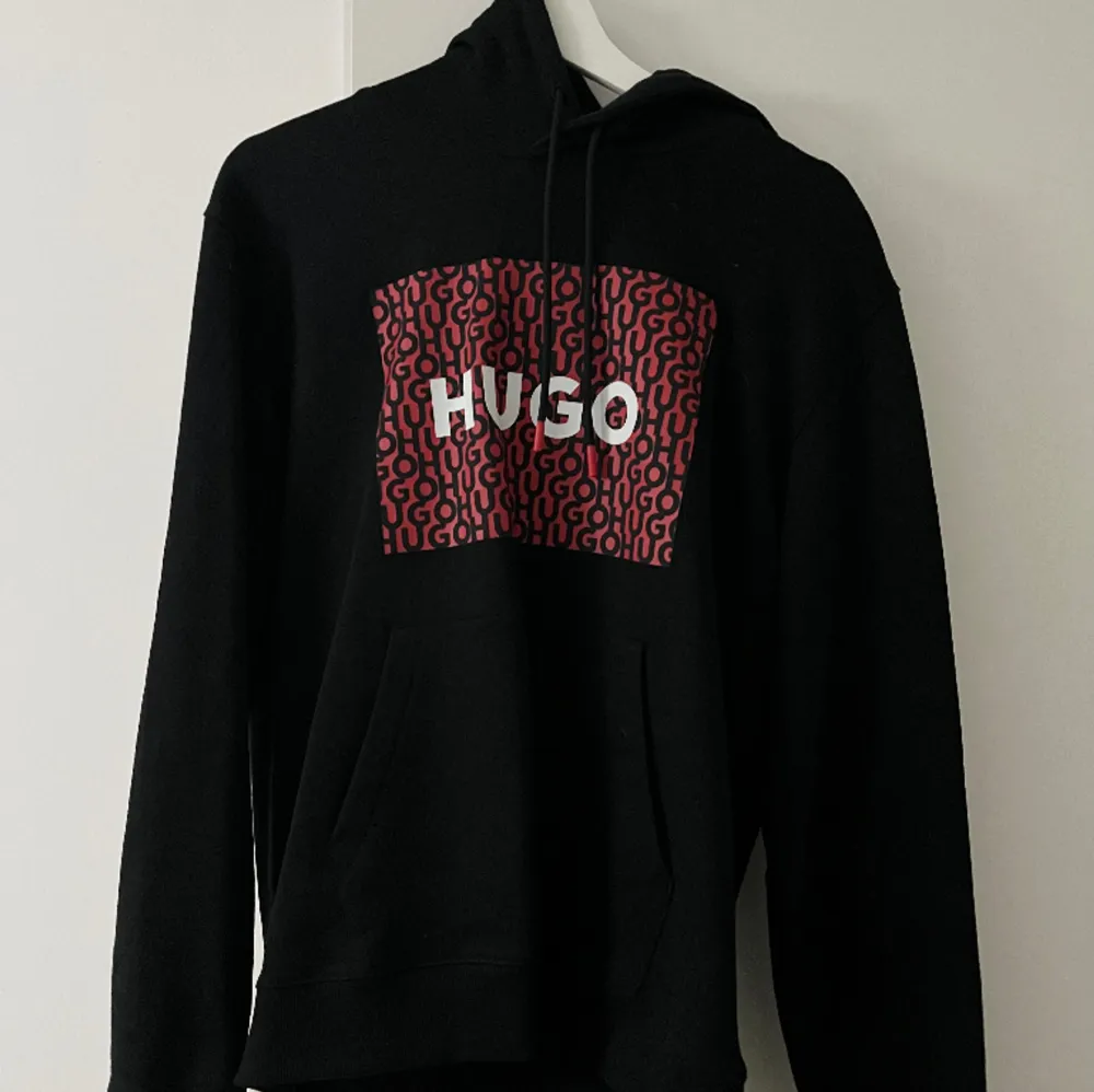 Hugo Boss tracksuit. Storlek S. Använd 4 gånger.. Hoodies.