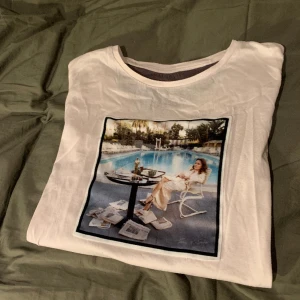 Limitato T-Shirt - Snygg T-Shirt som inte kommer till användning längre. Skriv om ni har frågor