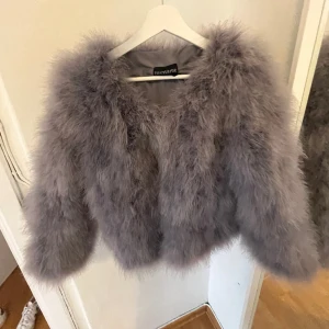 Pälsjacka - Så snygg pälsjacka! Nypris: ca 1200kr
