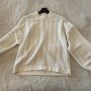 Vit tröja - Vit tröja 