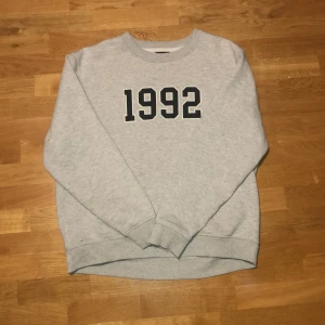 Baggy Sweatshirt - Sweatshirt inköpt för 1 år sedan för 799kr. Sparsamt använd. Skön baggy passform och passar de flesta stilarna. 