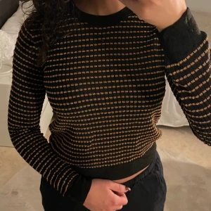 Tröja från Zara - Jätte fin tröja från Zara i strl S! Jätte bra skick!