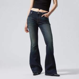 Lågmidjade jeans från weekday i modellen flame:) nästintill oanvända! Gratis frakt 