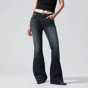 Low waist jeans flame weekday  - Lågmidjade jeans från weekday i modellen flame:) nästintill oanvända! Gratis frakt 