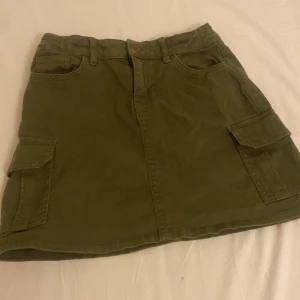 Grön kjol - Barn st 146/152