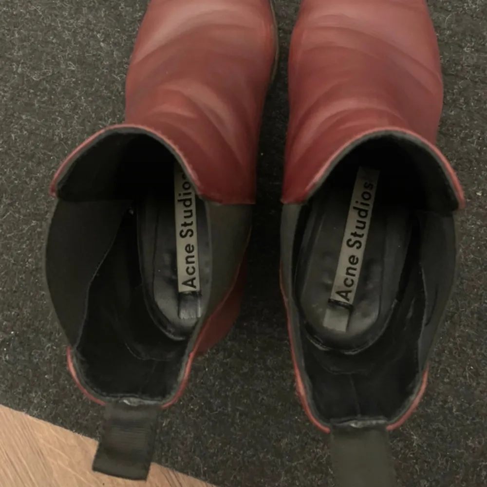 Röda boots med spetsig tå från Acne Studios Vardagligt slitage. Skor.