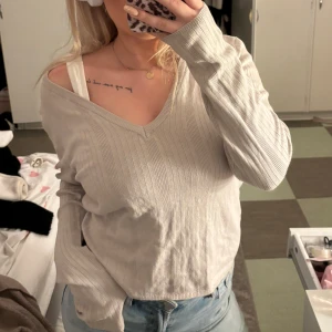 Söt beige topp - En super gullig topp från lager 157. Aldrig använd 