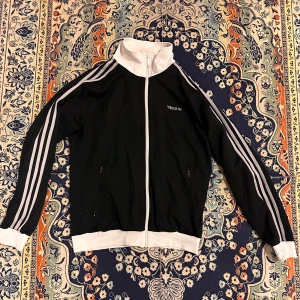 Adidas shirt vintage - Vintage  Passar som Small/Medium