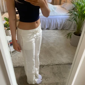 Aloha label linnebyxor - Säljer mina aloha label linnebyxor i xs, dom är mycket eftertraktade och helt slutsålda på hemsidan. Knappt använda och i bra skick❤️❤️