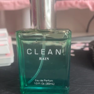 clean parfym - använd fåtal gånger!! kommer ej till användning.