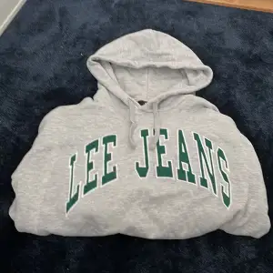 En hoodie ifrån Lee i storlek S