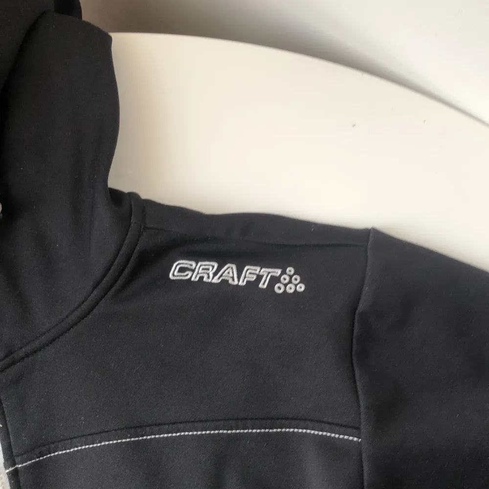 Craft tröja i super condition och inga skador. Hoodies.